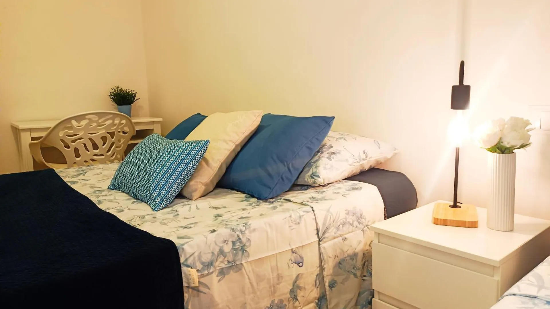 Hostel Private Rooms In Gothic Barcelona