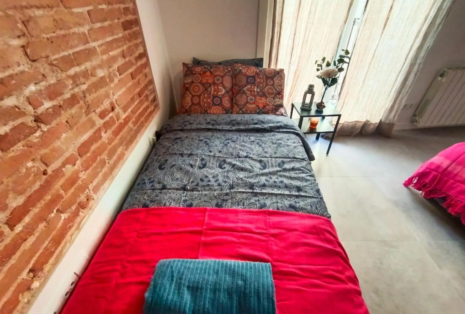 Private Rooms In Gothic Barcelona Hostel